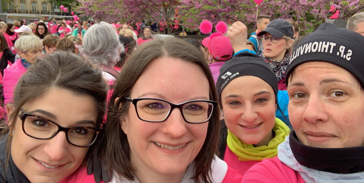 SSSM_57's tweet photo. les femmes du service de santé @SDIS57 ont participé à la #messine ce matin pour lutter contre #Cancer du sein. Bravo mesdames 💪🏼👏🏻@ars_grand_est @MoselleCD57 @PompiersFR @COZ_EST @ANISPOfficiel https://t.co/7uvtZz6a3Z