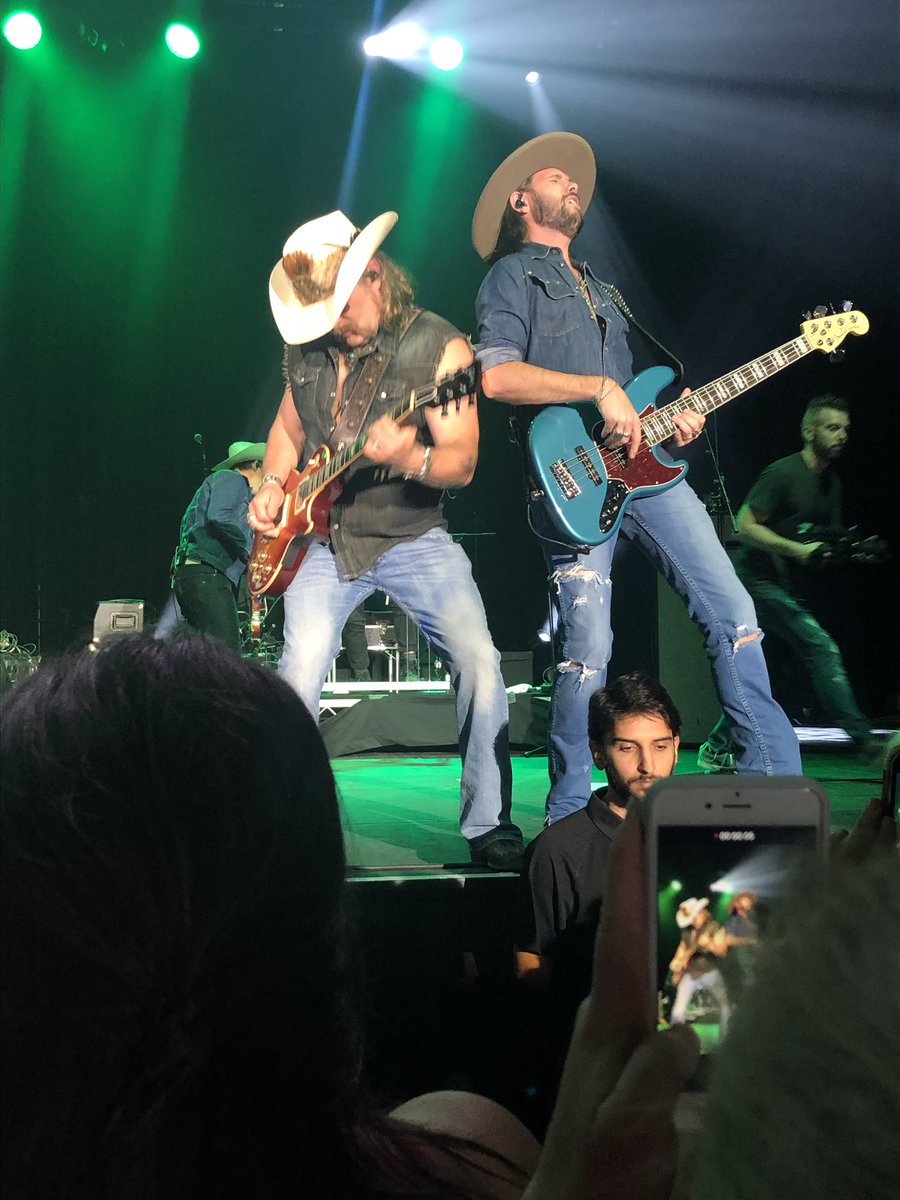 SimplyWordsQLD's tweet photo. #bretteldridge #johnpardi #bradcox #brisbane #bestnightever #parkerspoetryandlyrics Australia loves you https://t.co/A5rGHCAtF5