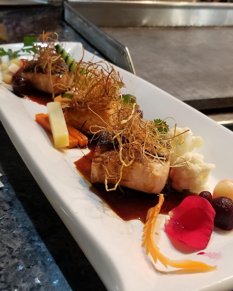 AvariTowers1986's tweet photo. Just finished our Japanese session of Fusion Cooking Class!

#AvariTowersKHI
#FusionCookingClass
#JapaneseSession
#LearnandCook
#EvaCookingOil https://t.co/ItTIMTCBsB