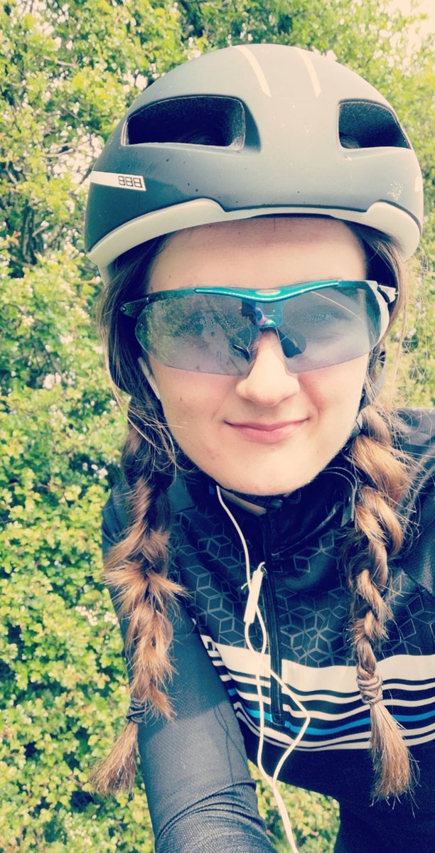 50 miles on the bike this morning, with the #physiomatters podcast to get me through. Exam season doesn't mean the training stops 📚🤓 #multitasking #triathlontraining #onlyusedoneheadphone #safetyfirst