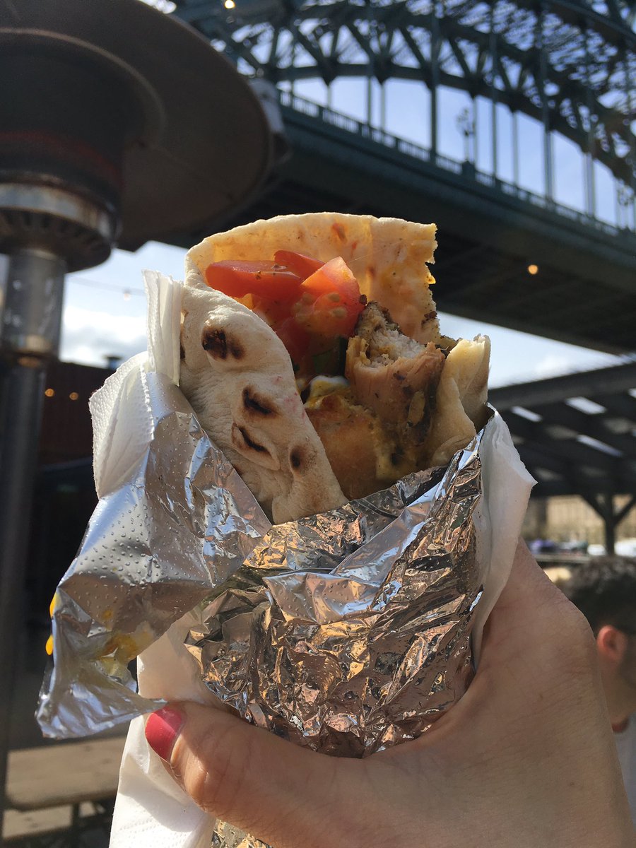 Got to love a chicken shawarma wrap from <a href="/PapaGanoush1/">Papa Ganoush</a>  with the best mango sauce ! Insane 🐷❤️