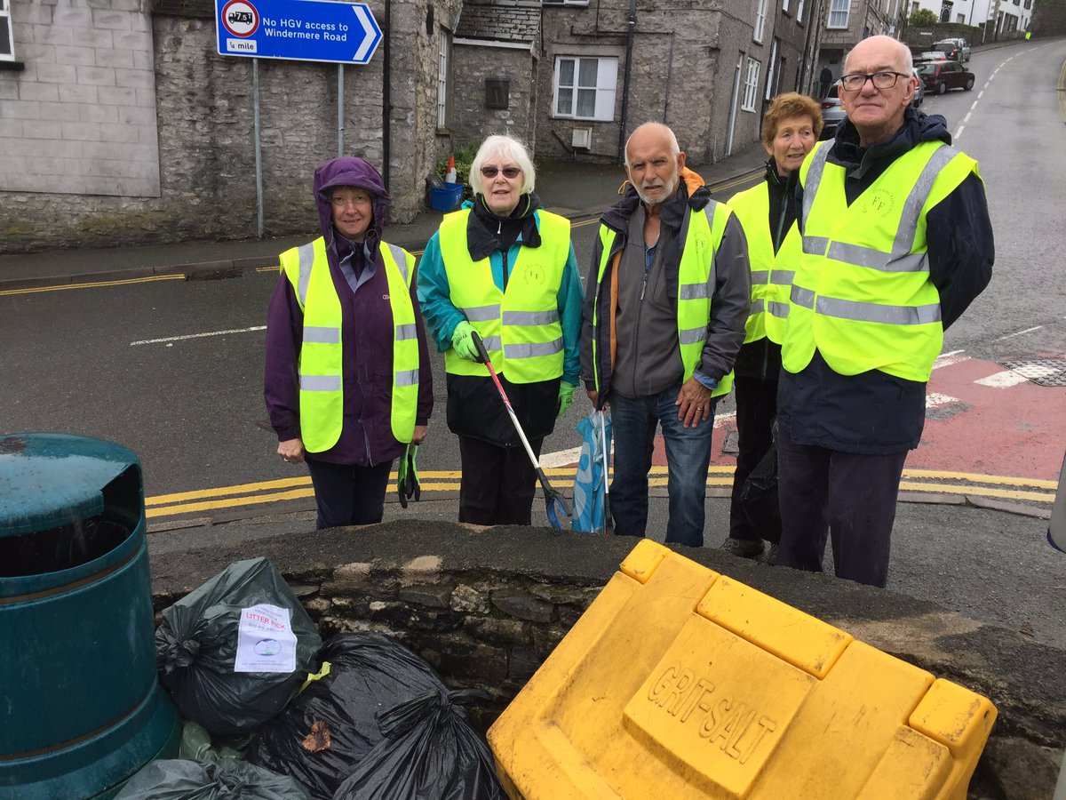 FellsideForum's tweet photo. We were out litter picking once again yesterday, this time as part of the Great Cumbrian Litter Pick organised by Friends of the Lake District which resulted in us being joined by some of their members. #greatcumbrianlitterpick @gazettenewsdesk @FriendsofLakes https://t.co/FgemHZRr9z