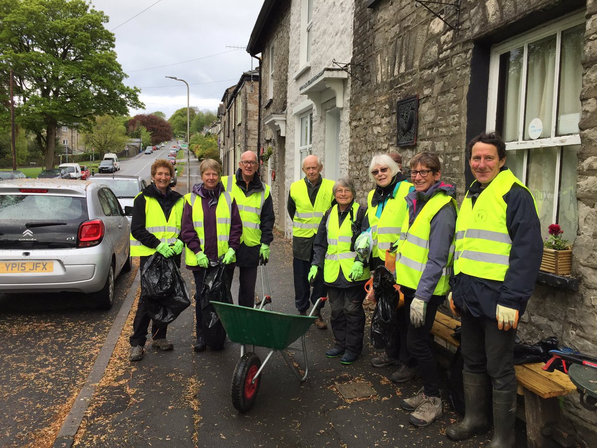 FellsideForum's tweet photo. We were out litter picking once again yesterday, this time as part of the Great Cumbrian Litter Pick organised by Friends of the Lake District which resulted in us being joined by some of their members. #greatcumbrianlitterpick @gazettenewsdesk @FriendsofLakes https://t.co/FgemHZRr9z