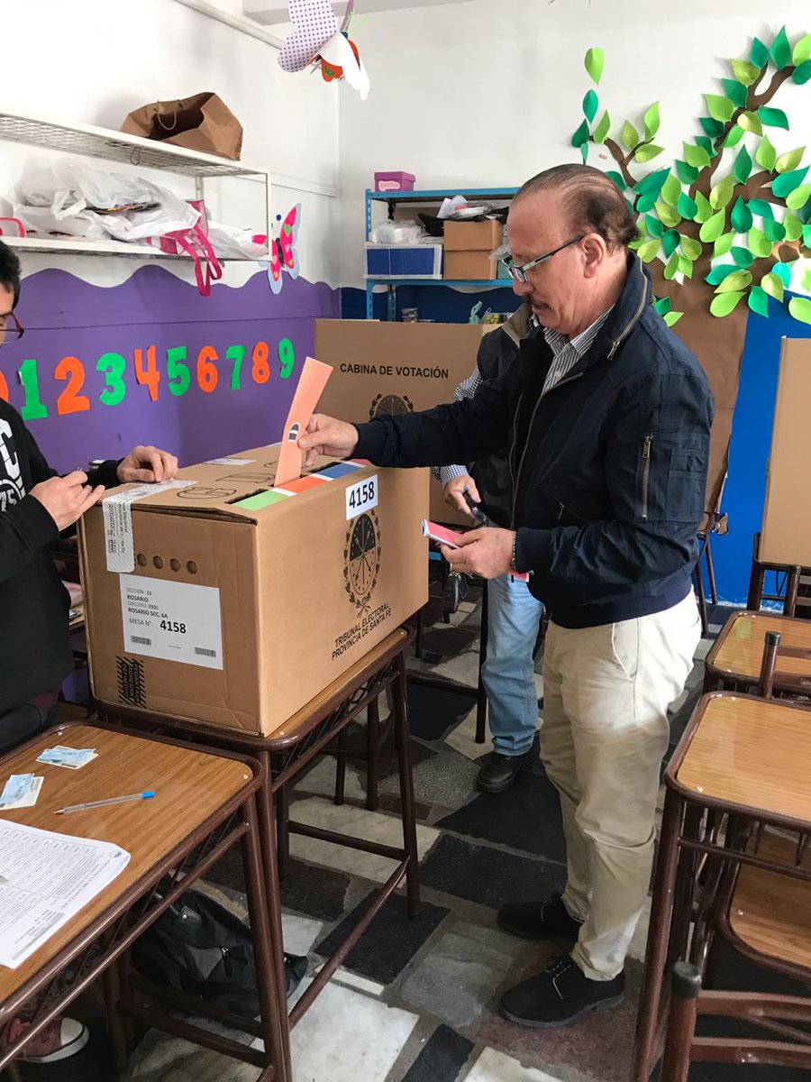 ¡Ya voté! Hay pocas cosas que me hagan sentir más feliz.
Votes a quien votes, andá a votar!!