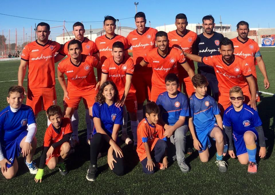clubjjmoreno's tweet photo. #TorneoRegional
Final del primer tiempo.
El naranja vence por 1-0 a #Maronese (2-1 global).
#VamosNaranja #JJMoreno https://t.co/8WUA0i4xO8