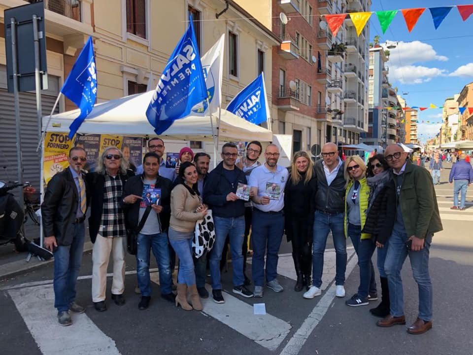 LegaMilano's tweet photo. Pomeriggio di #Gazebo #Volantinaggio a #Milano per #NoAumentodelBiglietto #NoAreaB #Europee2019 #Lega #ChangeEuropee #26maggiovotoLega #PrimalItalia https://t.co/PzqYn2IUGY