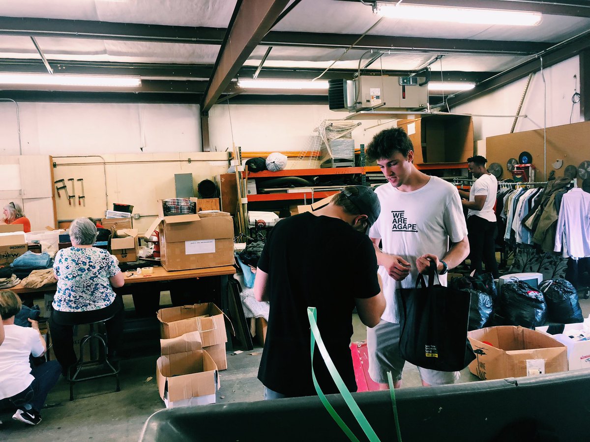 we_are_agape's tweet photo. A couple pics from our service project on Friday!
.
On Friday we were able to serve two organizations - Homeless Alliance &amp; Homeless Veterans 🙌
.

We learned new things about our OKC community &amp; were able to give back thanks to YOUR involvement!
.
THANK YOU to all who served‼️ https://t.co/rfc5qN0U61