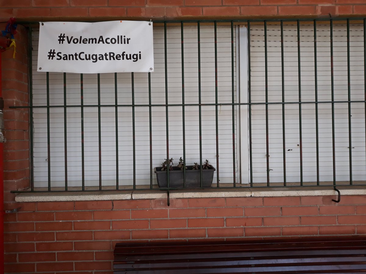 jcabasesvega's tweet photo. Quin disgust en veure un apoderat adolescent de #Vox a l'Escola Catalunya de Mira-sol (#SantCugat), la pàtria de la meva infància. Ha votat en grup, tots nois i tots VOX. És impossible que fossin exalumnes del Catalunya: vam rebre uns valors i combatrem feixisme dins i fora urnes https://t.co/bRRwi8DcM2