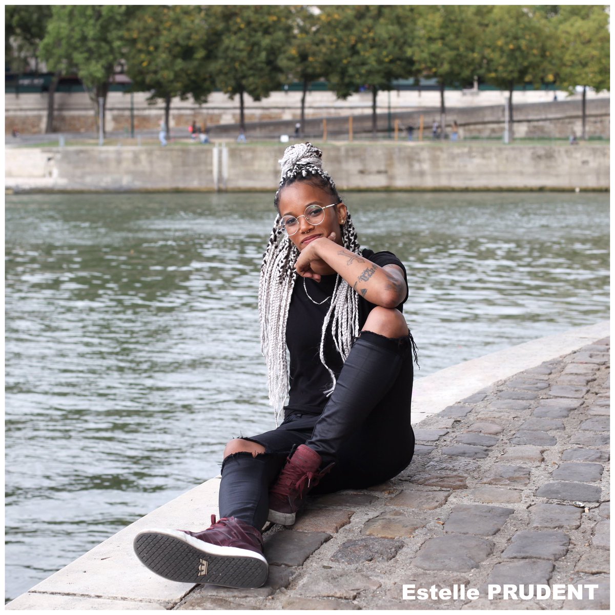 PrudentEstelle's tweet photo. Par nous, pour nous
By us, for us
#QueerSuperPower
#JourneeDeLaVisibiliteLesbienne
#LesbianVisibilityDay
#Queer
#Lesbienne
#Lesbian
#BlackLesbian
#LesbianRepresentation
#Pride
#BlackArtMatters
#QPOC
#intersectionnality
#ProundToExist
#Decoloniser
🚨Help
https://t.co/UFqbXY7FFW https://t.co/W9fuGQdnG8