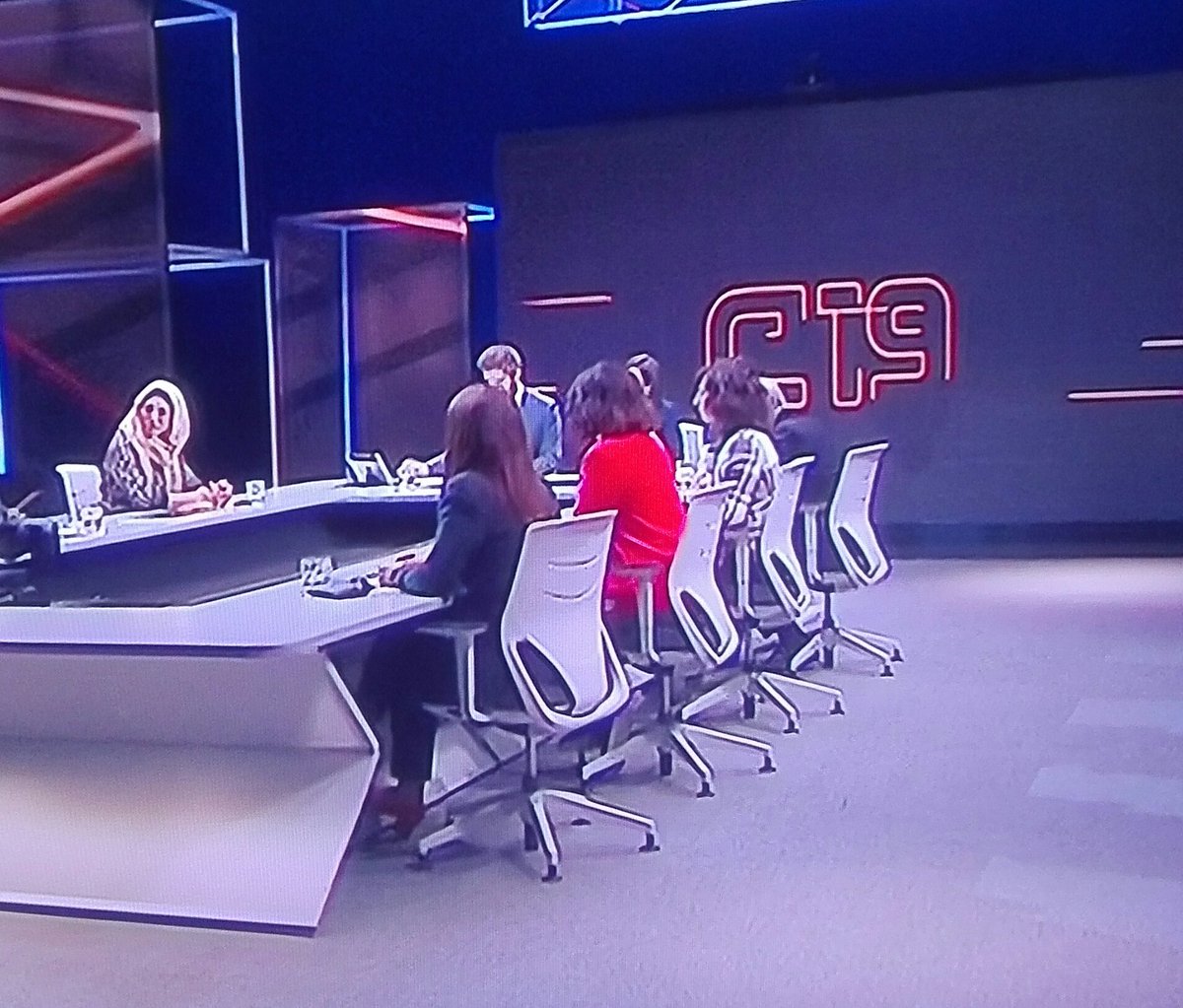 VidalContract's tweet photo. Llarga nit electoral a @tv3cat però còmodament asseguts en les cadires #efit d'@actiu https://t.co/TwnhYWaIVI #EnjoyYourWorkSpace https://t.co/OKb0uZAP49