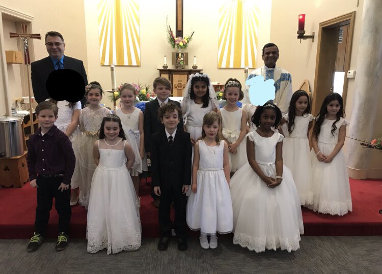 stpatcatholic's tweet photo. Congratulations to our Grade 2’s who received the sacrament of First Holy Communion today!  Thank you to Mr. Morabito for his work in helping them to prepare and to Father for always being a guide on their faith journey. https://t.co/FNzDnIW8IR