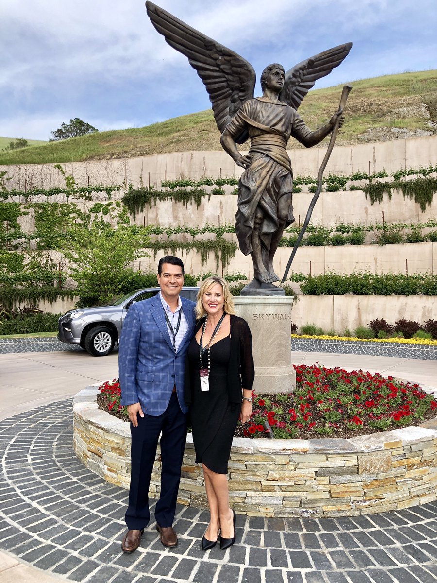 AlyR's tweet photo. Amazing evening last night at the #LexusCulinaryClassic dinner at Skywalker Ranch...what an incredible property! Pics are only allowed outside..everything inside is top secret...very cool experience! #lexus @CavalloPoint #foodie #marin #foodandwine https://t.co/XibW6fSWMQ