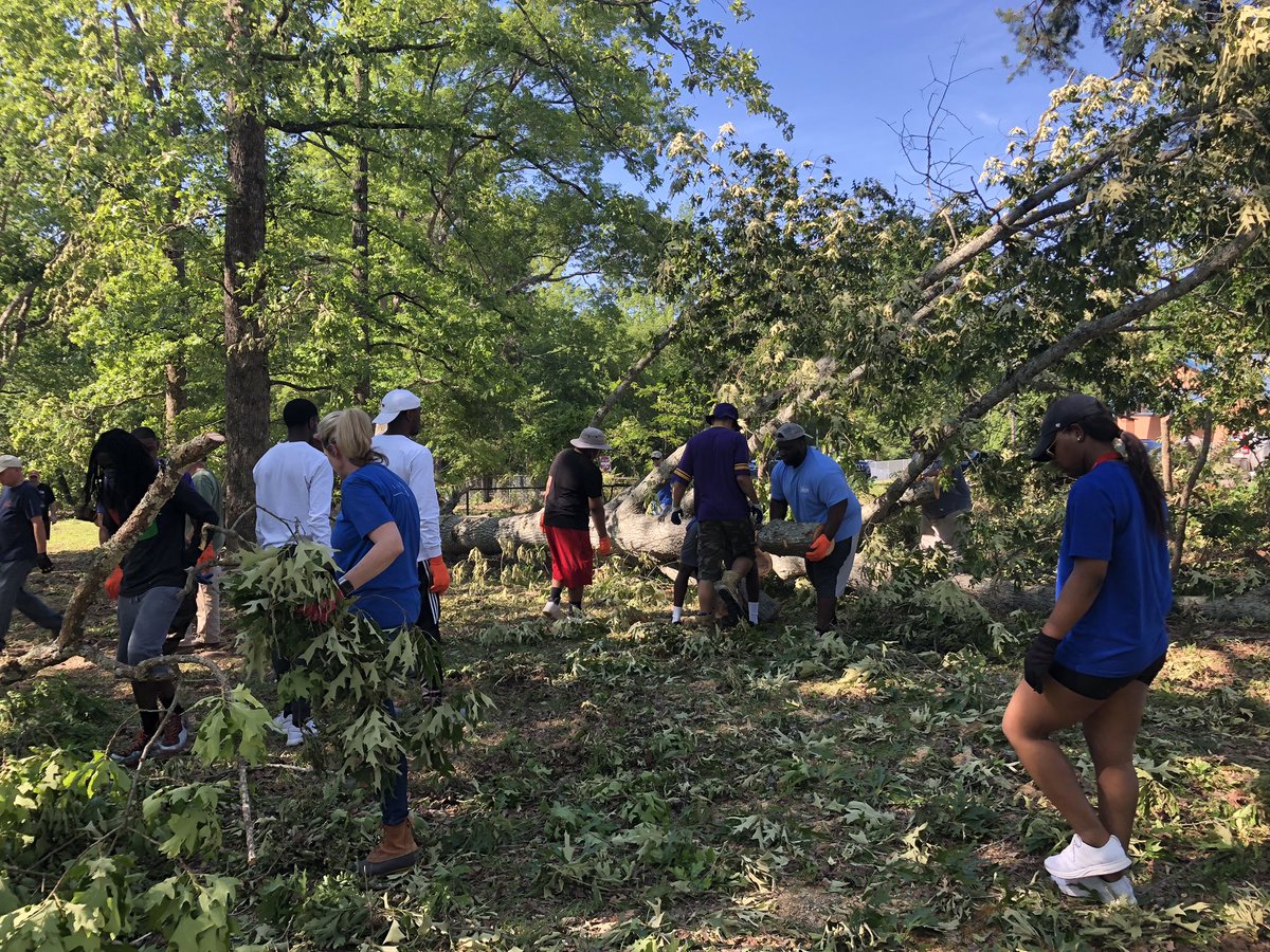 LaTechBSU's tweet photo. “For you know that when your faith is tested, your endurance has a chance to grow.”
James 1:3 NLT

On yesterday, BSU members, along with other BLAST orgs, lended more than just a helping hand to help clean up Ruston after a devastating tornado. We say thank you everyone. ❤️💙 https://t.co/Vky0HM7uOc