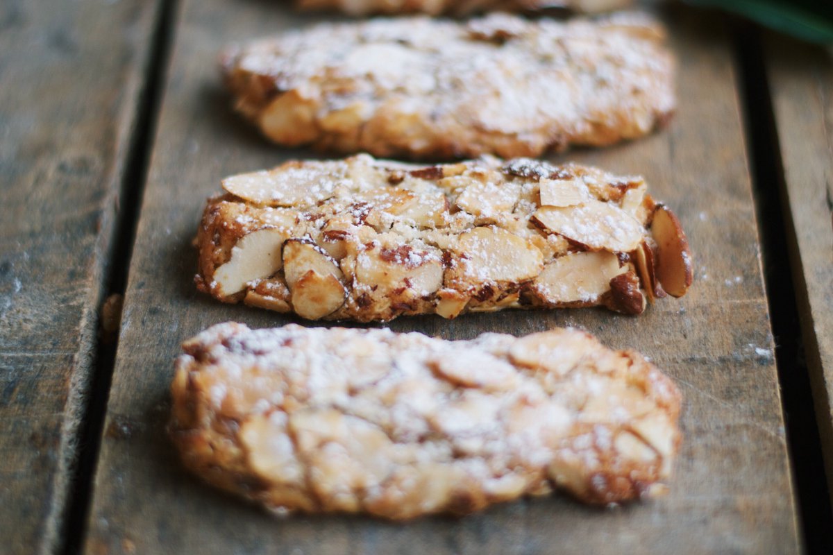 TerraBreads's tweet image. May we suggest one of our delicious Almond Macaroons 😋
They have a light + chewy texture. Made with ground almonds, marzipan + a hint of vanilla. Topped with slivered almonds.
SO.GOOD.
#TerraBreads #AlmondMacaroon #Pastry