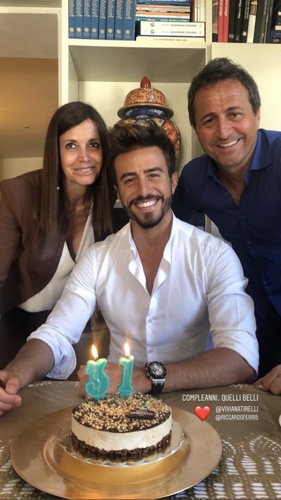 teutzadoll's tweet photo. @marcoferritv @Dreams_MyA17 Hai una bellissima famiglia!😍👏❣️ Hai motivi di essere orgoglioso di loro e viceversa.Auguriiii bambi!!😘😘🤗🤗 di Rumania 🇹🇩🇹🇩 https://t.co/J46hbh2Oz3