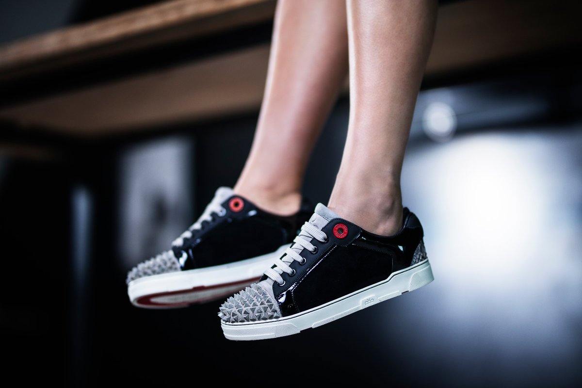 Royaums's tweet photo. Celebrate the night with the #TUXEDO collection. 
Available to pre-order in limited numbers for him &amp; her in our Online Boutique.

#ROYAUMS #ROYAUMSkingdom #ROYAUMStuxedo #OnlineExclusive #suitup #tuxedo https://t.co/CjLZk9Ifg7