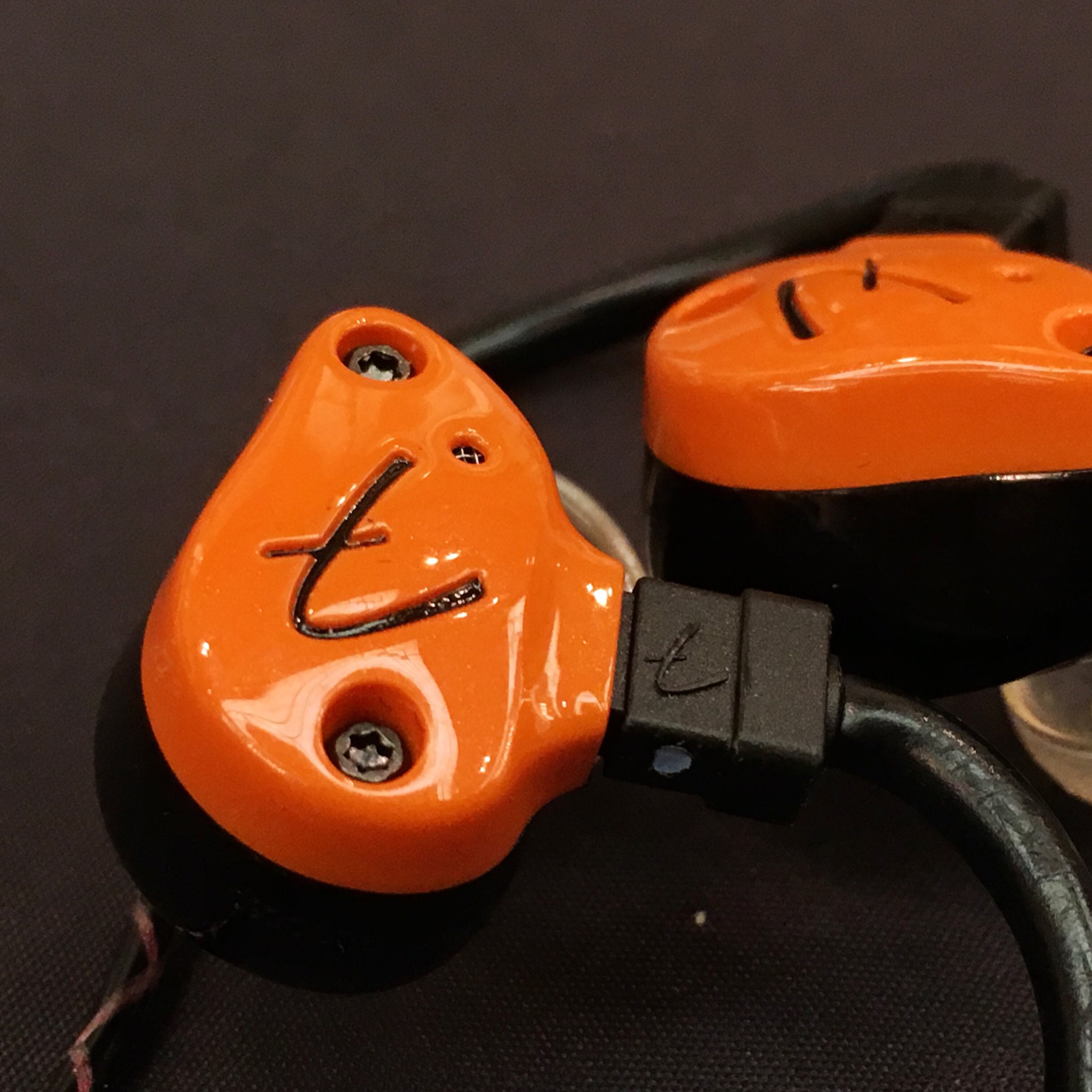 森あざらし on Twitter "Fender NINE 2 一部オレンジ🍊界隈wで話題沸騰中のNINE 2。 iPhone 6sで実物と