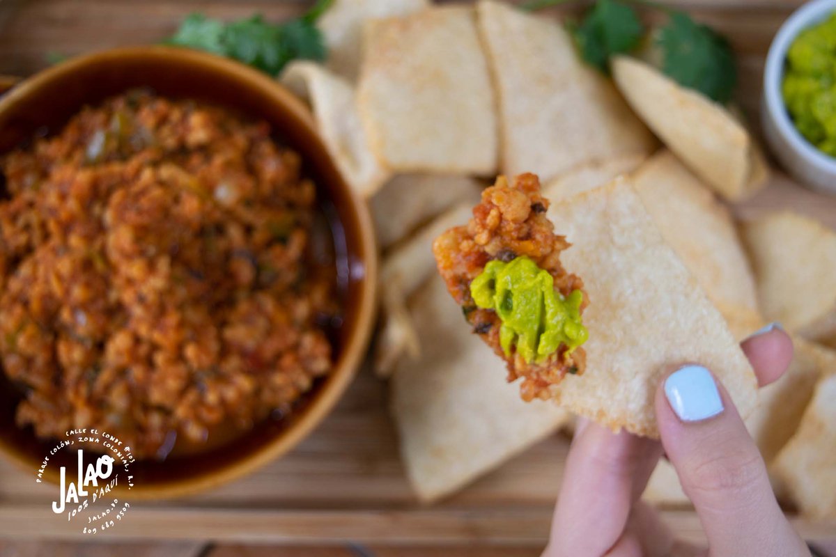 JalaoSD's tweet photo. Chips de catibias + dip de lambí + guacamole  = muerrrrrrte lenta❤️. #JalaoSD #aquisecome #aquisebaila #aquisegoza https://t.co/h5ykKkrKDf