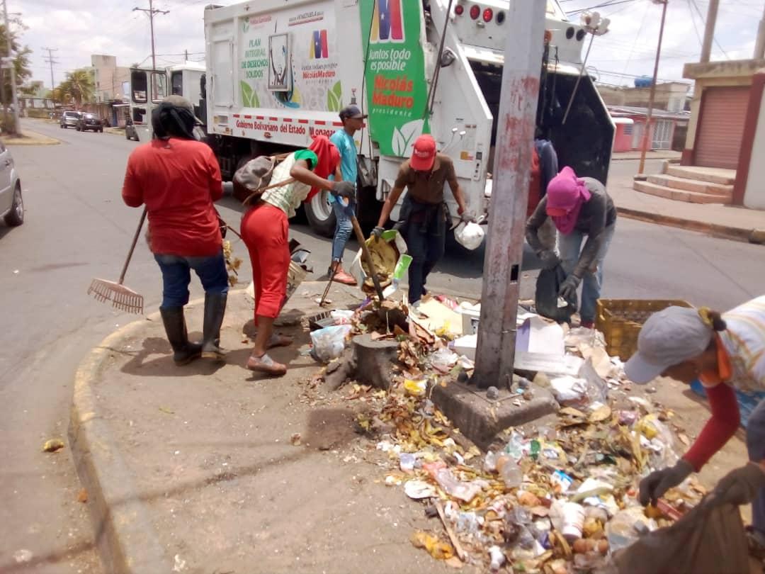 #Domingo28Abril continuamos con el Plan de Recolección de Desechos Sólidos desde la Parroquia Los Godos y La Cruz del Municipio Maturín, a traves del Gobierno Revolucionario de nuestro Presidente @NicolasMaduro y Gobernadora @yelitzePSUV_ #Monagas @ErnestoPSUV_ @dipcarlosf99