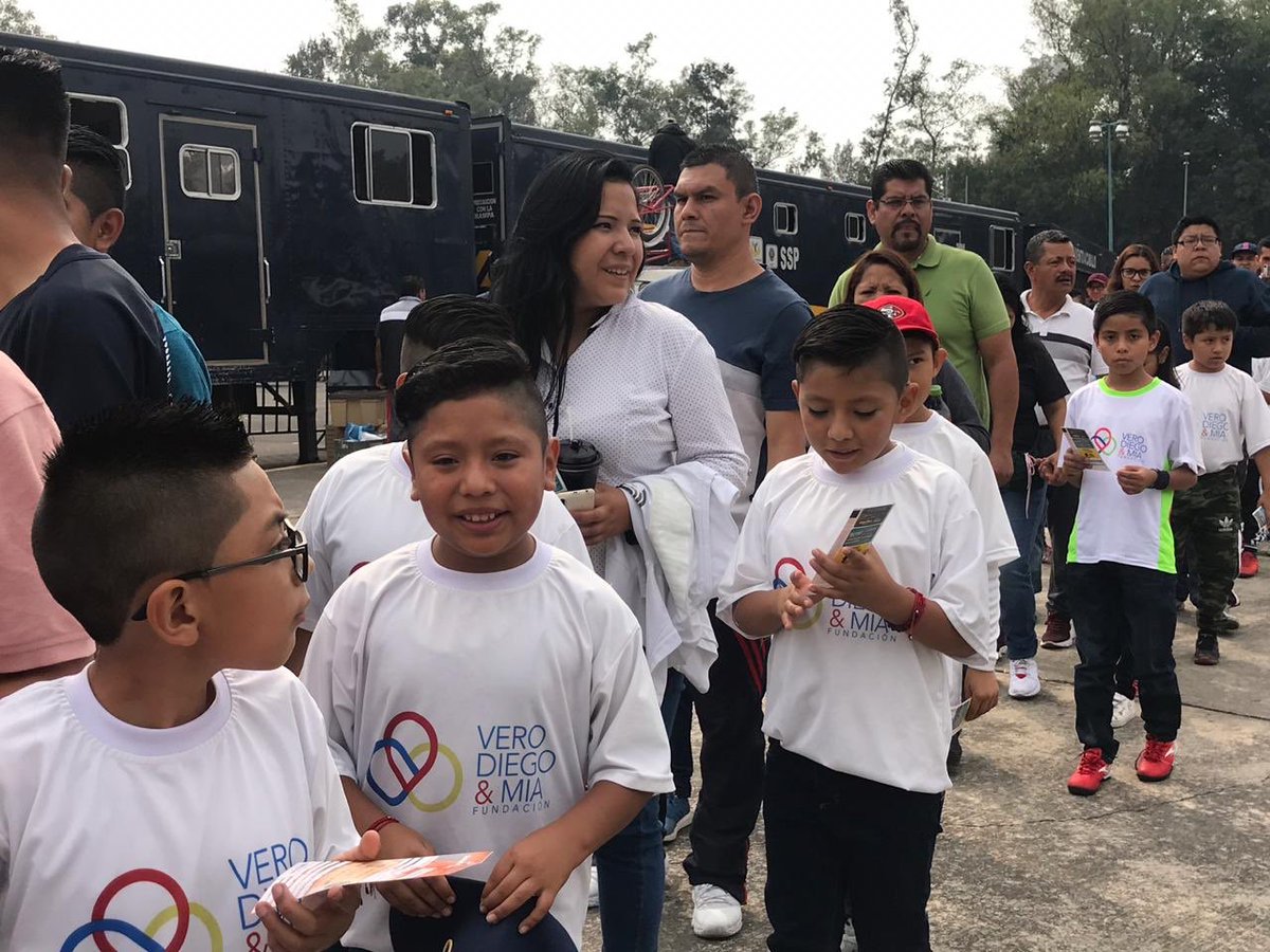 FundacionVedimi's tweet photo. No es a qué equipo le vayas, es el fútbol el que nos une. Hoy tuvimos la oportunidad de ir todos en familia al estadio de CU a ver a los Pumas vs el Toluca #pumas #toluca #estadiodecu #domingoenfamilia #familiavedimi https://t.co/aGTYw8Pnzf