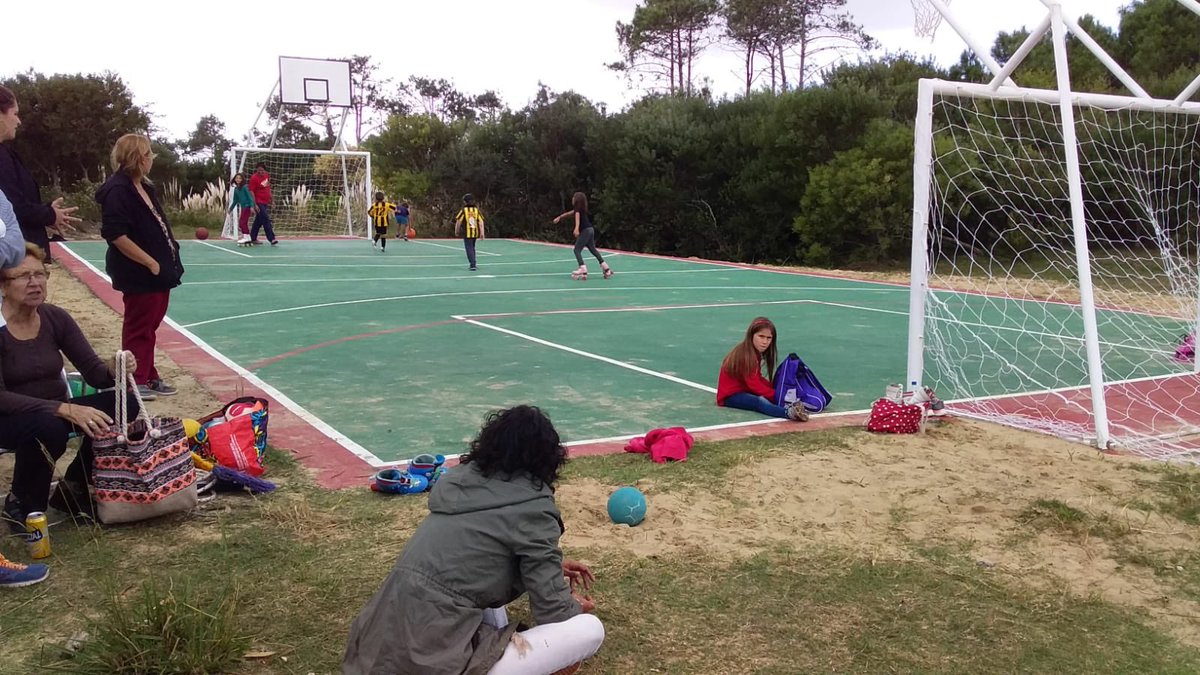 GobiernoRocha's tweet photo. #PuntadelDiablo
#Proyecta2018
#Ahora
Inauguración de cancha multipropósito impulsada por vecinos y financiada a través de los fondos participativos. https://t.co/I1x7oW5obs
