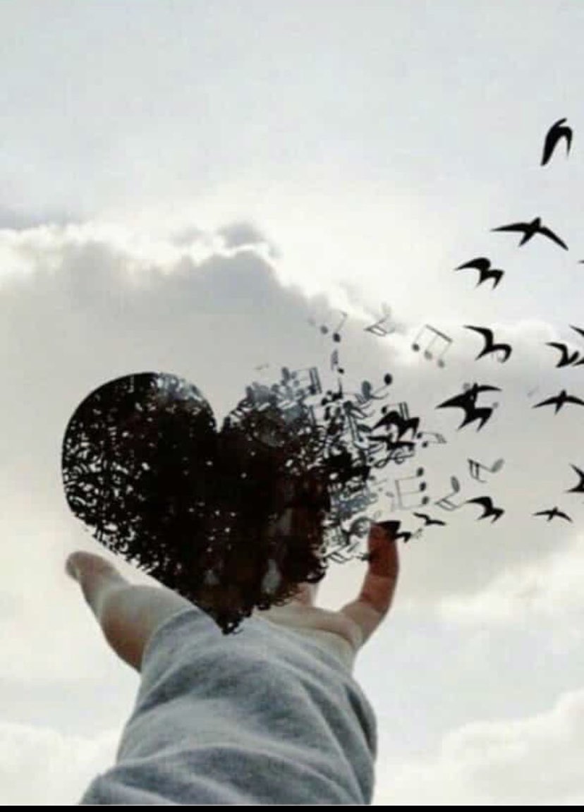 Hayattayken’
İnsanca yaşamayı unutmayın!
Bir bakmışsın saat üç,
Bir bakmışsın saat hiç.

Özdemir Asaf