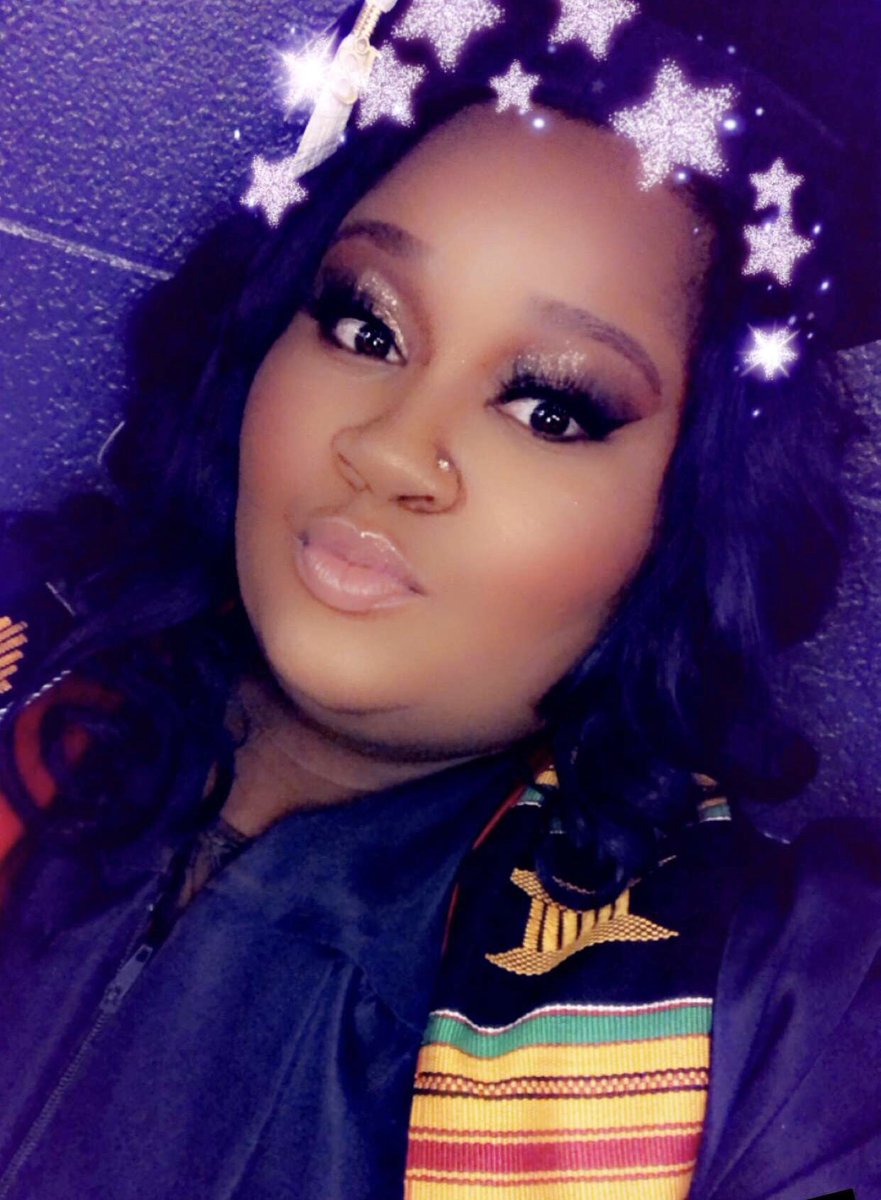 ayeee_gorgeous_'s tweet photo. Late post, but ya girl got her degree! I did it for us 💓🙌🏾 .. UICGRAD18 https://t.co/YN9BdPjhc6