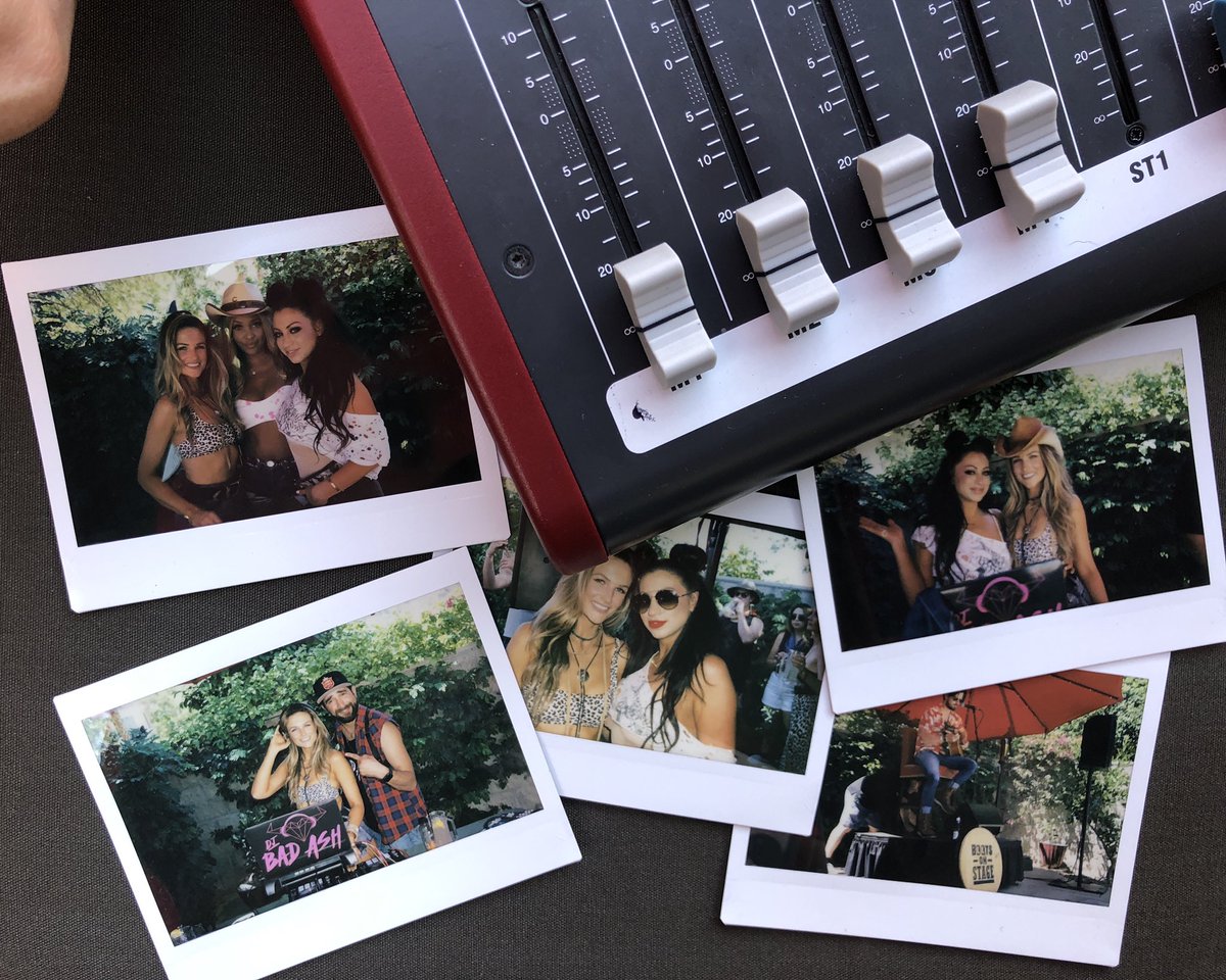 JessicaVaugn's tweet photo. #Stagecoach #BootsOnStage https://t.co/6YpKjDLBrf