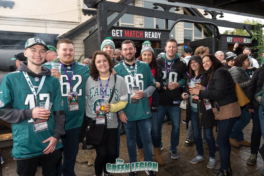 greenlegion's tweet photo. 6 months ago today was our #LondonCalling2018 HUGE Tailgate Party (and Eagles WIN!) 🦅🇬🇧🦅🇬🇧

#FlyEaglesFly #GreenLegion https://t.co/YhnanOGwPf