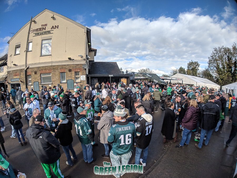 greenlegion's tweet photo. 6 months ago today was our #LondonCalling2018 HUGE Tailgate Party (and Eagles WIN!) 🦅🇬🇧🦅🇬🇧

#FlyEaglesFly #GreenLegion https://t.co/YhnanOGwPf