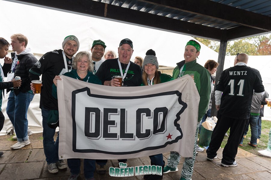 greenlegion's tweet photo. 6 months ago today was our #LondonCalling2018 HUGE Tailgate Party (and Eagles WIN!) 🦅🇬🇧🦅🇬🇧

#FlyEaglesFly #GreenLegion https://t.co/YhnanOGwPf