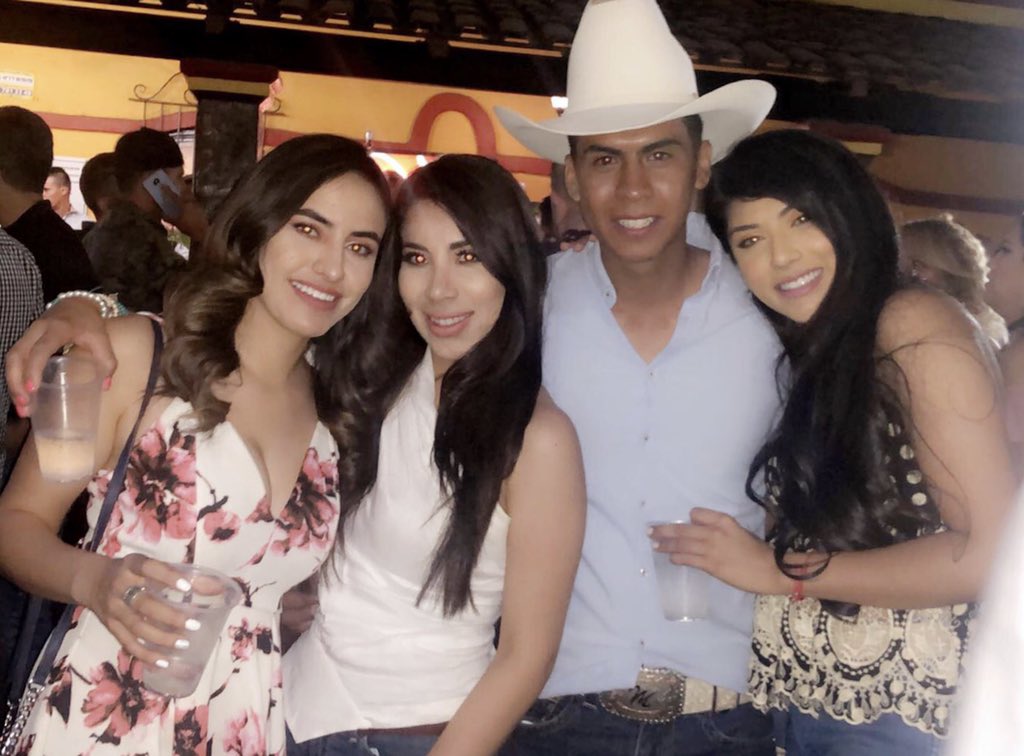 CarolinaSaveUs's tweet photo. #titifest2019 😈 al 101 xq al 100 anda cualquiera @itzel5295 @biankalexandra7 #chucus https://t.co/Q4dNIEEJsf