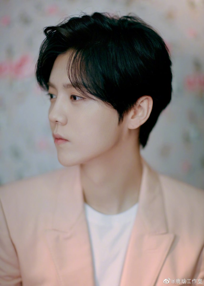 luking0420's tweet photo. [NEWS] 190429 #LuHan Studio updates: What is handsome buff? These are called handsome buff, good night. (3) https://t.co/aNAUBUUp4C