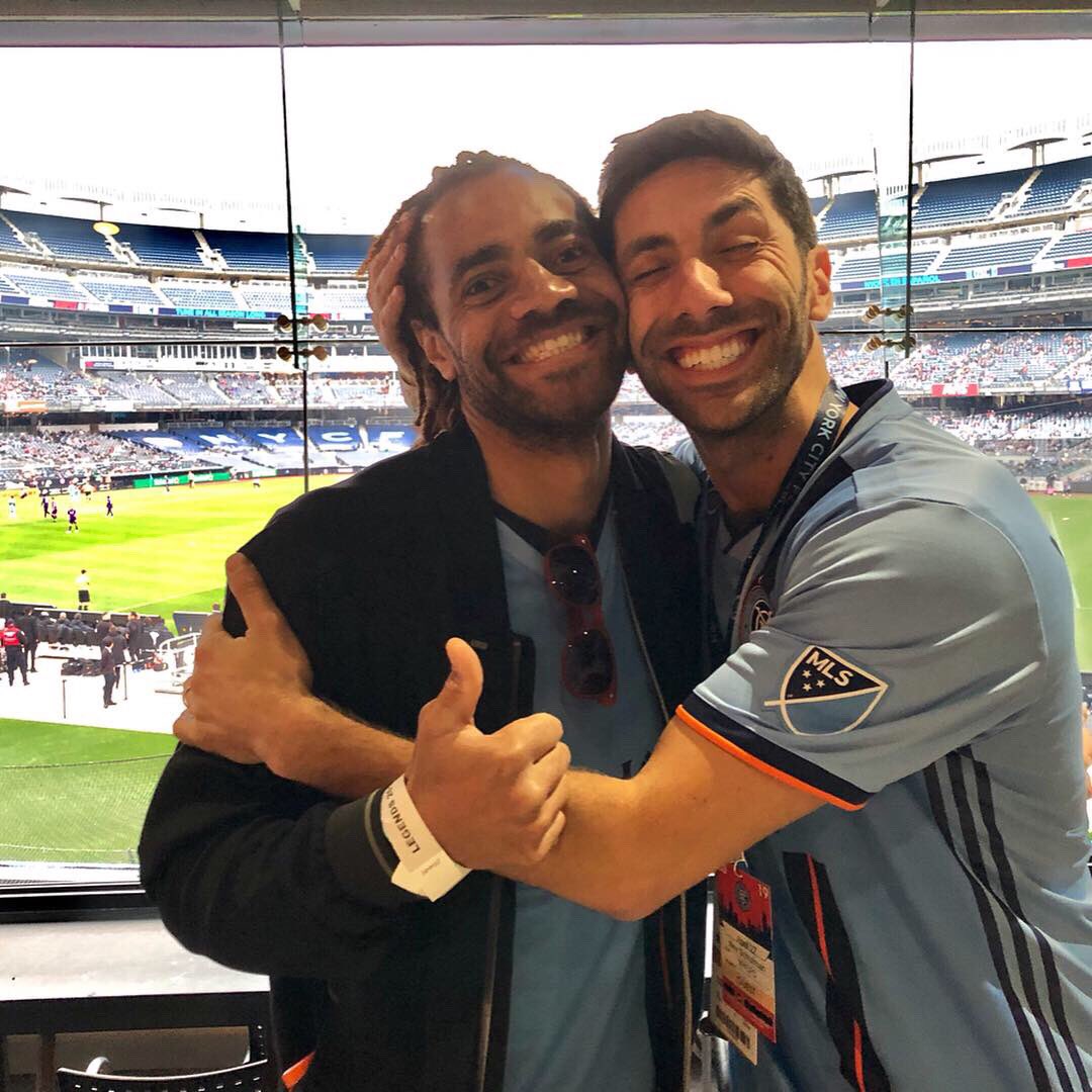 RobertoMandje's tweet photo. ANDREA PIRLO! 🇮🇹⚽️
Fun trip to @yankeestadium to watch @NYCFC vs @OrlandoCitySC ⚽️
Honoured to meet @Pirlo_official #Legend. Cheers to ma bro: @nevschulman for the tickets! U r looking beefier 💪🏽 than during your #Sub3Project training days 🏃🏽♂️. #AllLove #BroHug
https://t.co/5ZTodRmL6C