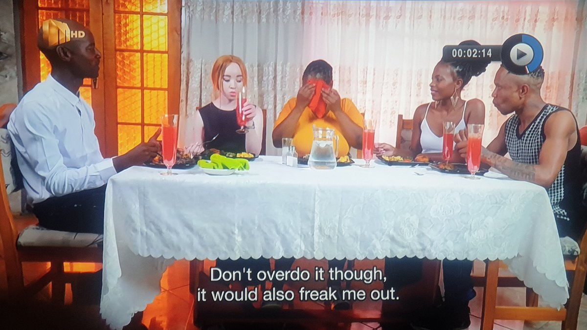 Hhe banna... Mamzo u wiping your face with what? 🤨

#DateMyFamily