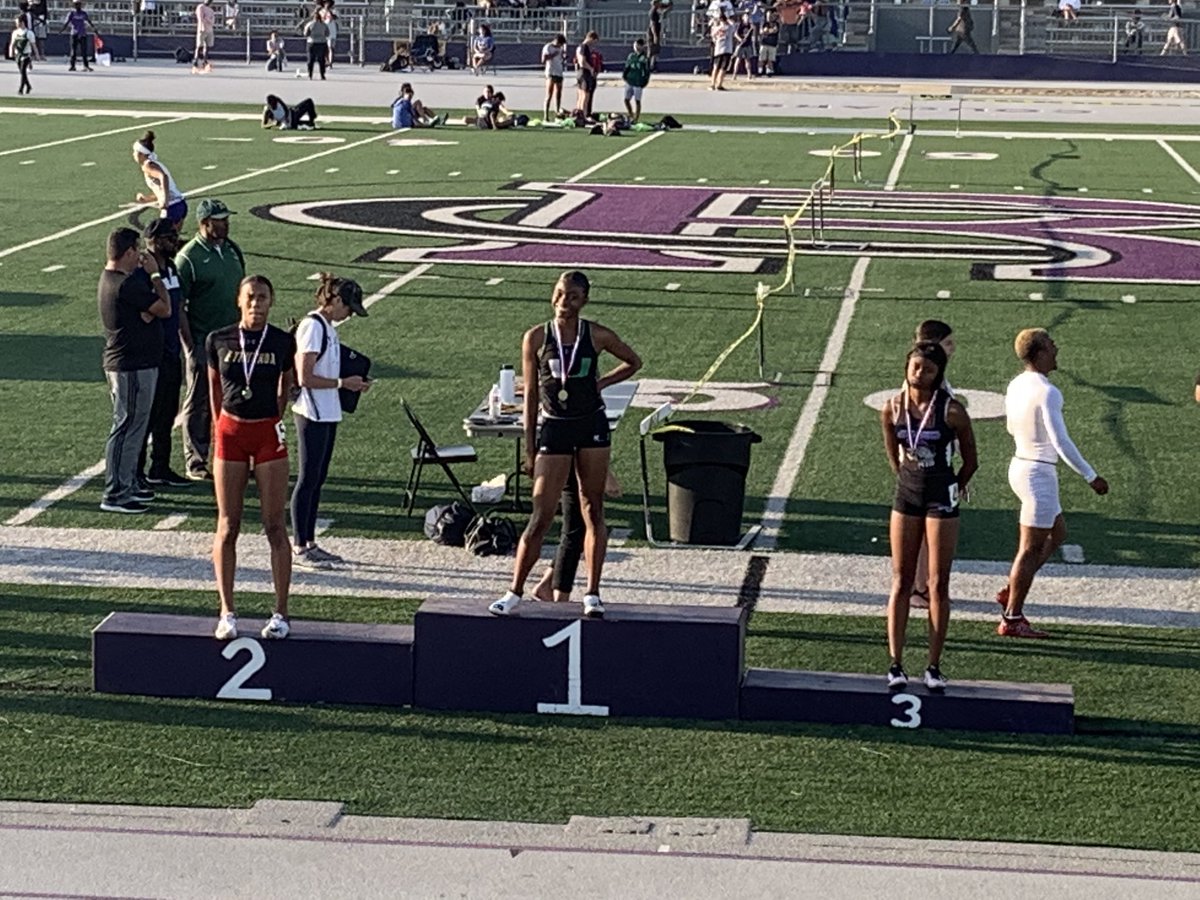 lavette_farlow's tweet photo. Jordyn Grady current status, 5th in the State 100m with a wind legal time of 11.77. Keep blessing Lord. #Godsplan #Hergift #Myblessing https://t.co/BUwijX24rP