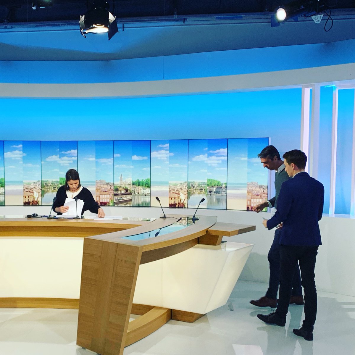 Invité du journal de #France3 pour défendre ma vision de l’entreprise engagée et du financement de l’économie de demain ! 
Pour notre avenir et celui de notre planète.

#ecologie #developpementdurable #france3 #startup #entrepreneur #economiepositive #worldimpactsummit #solylend