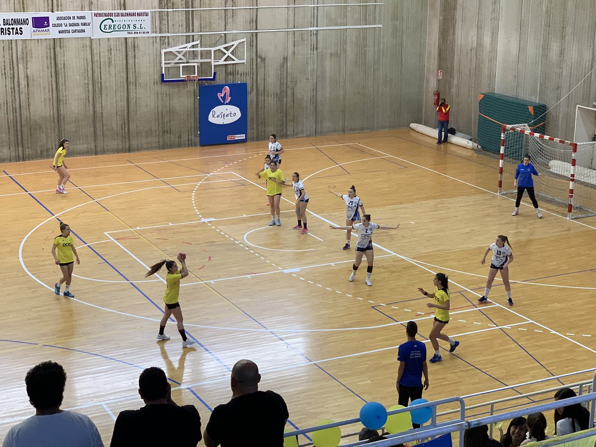 Comienza la final cadete femenina @FBmRMurcia en Cartagena @Cbm_Maristas_ct vs @ADABARANERA Dirigen la contienda los colegiados <a href="/CTABmMurcia/">Árbitros Bm Murcia</a> M.Dato y I.M. Ferent Qué gane el mejor!!