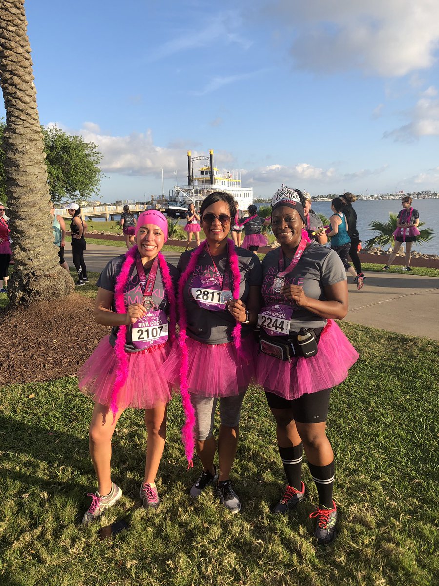 april_williams4's tweet photo. So glad these two FORCED me to sign up for this run! #DivaRun #Houston #Galveston #MySisterMyTribe @Nichole69025052 @KNicoleRob https://t.co/dmK2Y7md6M
