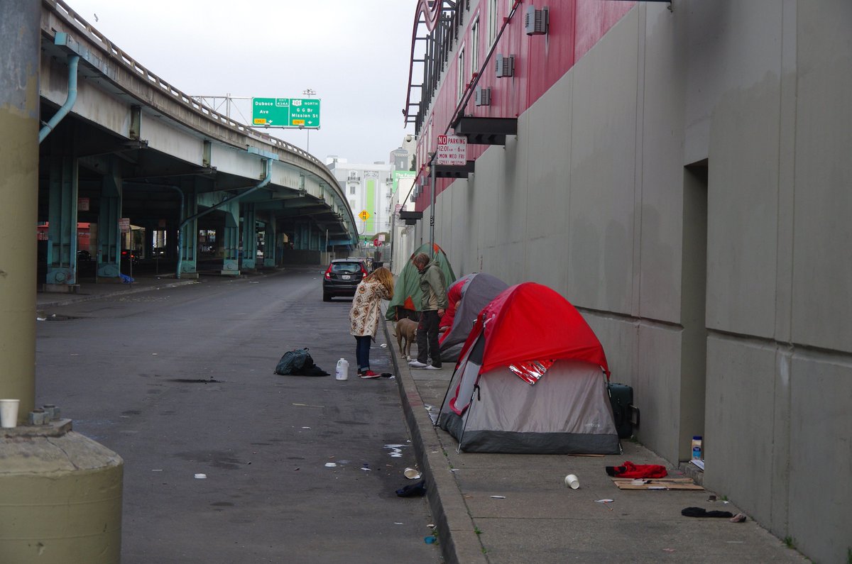 auweia1's tweet photo. Folsom and Division this morning April 28, 2019. Division Circle Navigation Center is 1 block away to the left across the freeway https://t.co/CxRdwIJ07N