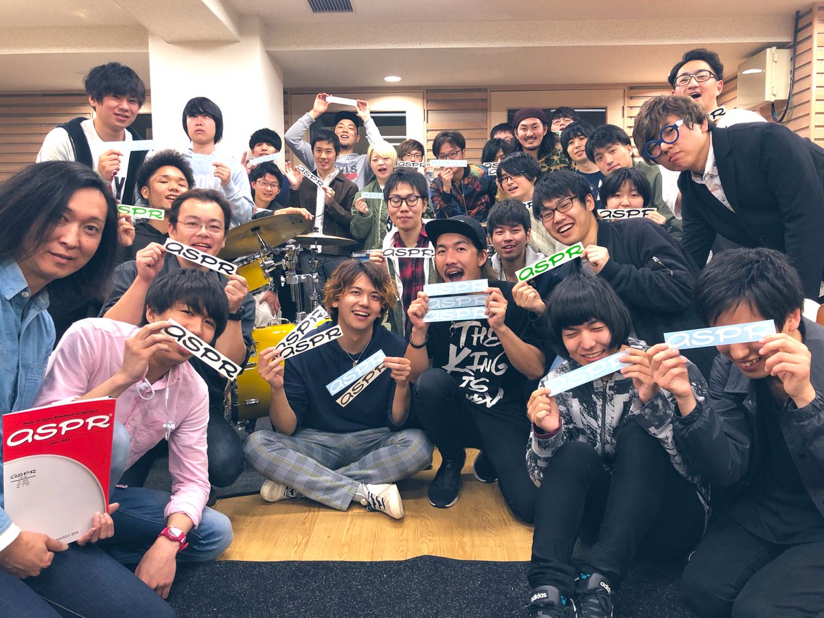 tatakiyagroove's tweet photo. 【感謝🙏✨】
神田リョウ×今井義頼
#DrumShedSession ありがとうございました‼️
昼の部に続き、白熱の夜の部‼️皆ガチ勢でレベル高くてビビったぞ😆めちゃワクワクした♪最後はみんなでキチンとお片付け✨助かりました🙏交流打ち上げもわいわいドラマーユニティ全開で最高でした😊またやろうね‼️ https://t.co/qH2FriyVGA