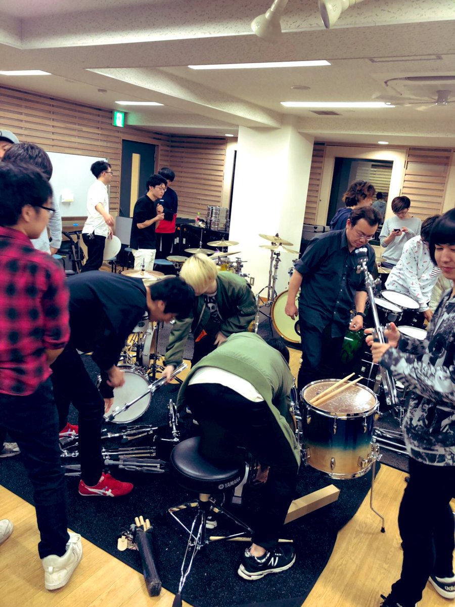 tatakiyagroove's tweet photo. 【感謝🙏✨】
神田リョウ×今井義頼
#DrumShedSession ありがとうございました‼️
昼の部に続き、白熱の夜の部‼️皆ガチ勢でレベル高くてビビったぞ😆めちゃワクワクした♪最後はみんなでキチンとお片付け✨助かりました🙏交流打ち上げもわいわいドラマーユニティ全開で最高でした😊またやろうね‼️ https://t.co/qH2FriyVGA