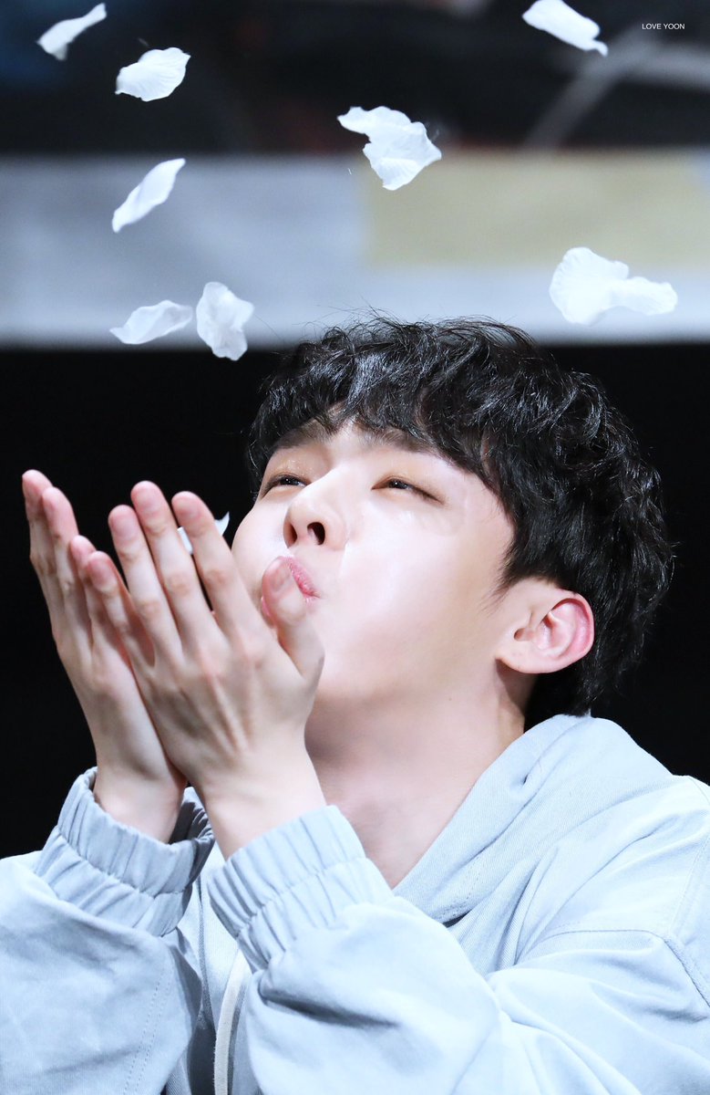 LoveYoon38's tweet photo. 190427 청담아트홀 팬사인회
진짜 라부리야💕💕
#윤지성 #Yoonjisung https://t.co/py87a5leJS