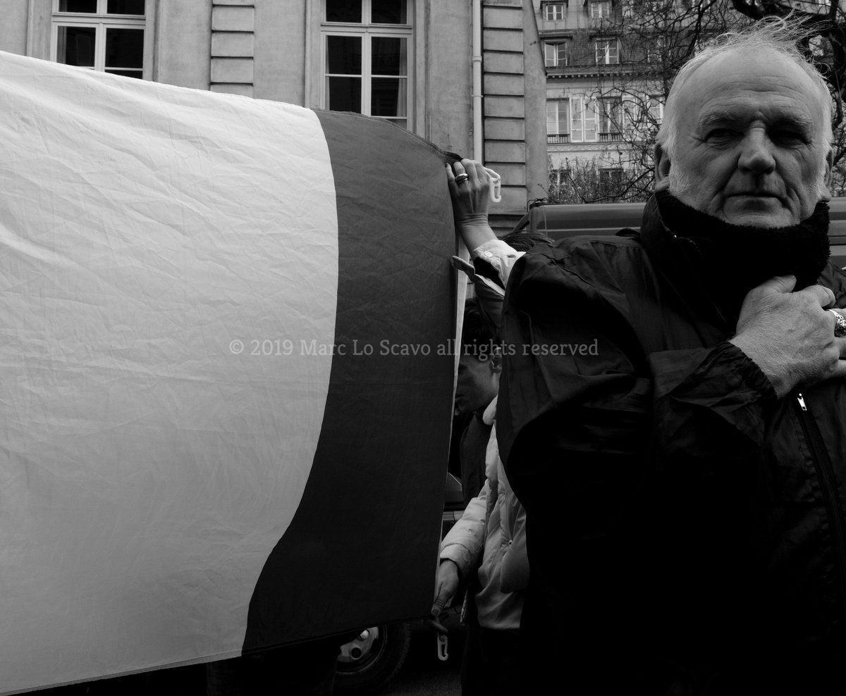 ScavoMarc's tweet photo. Il fait froid en France - démonstration #GiletsJaunes devant le #Senat à #Paris, le 9 avril 2019 - #photojournalism #france #fujifilm #marcloscavo #fisheyelemag @AgenceMYOP @StudioHansLucas #LeMonde #maxppp #hanslucas #MAGNUM #archives @afpfr @MaxPPP_Agency #archives https://t.co/KRlI5rLeLO