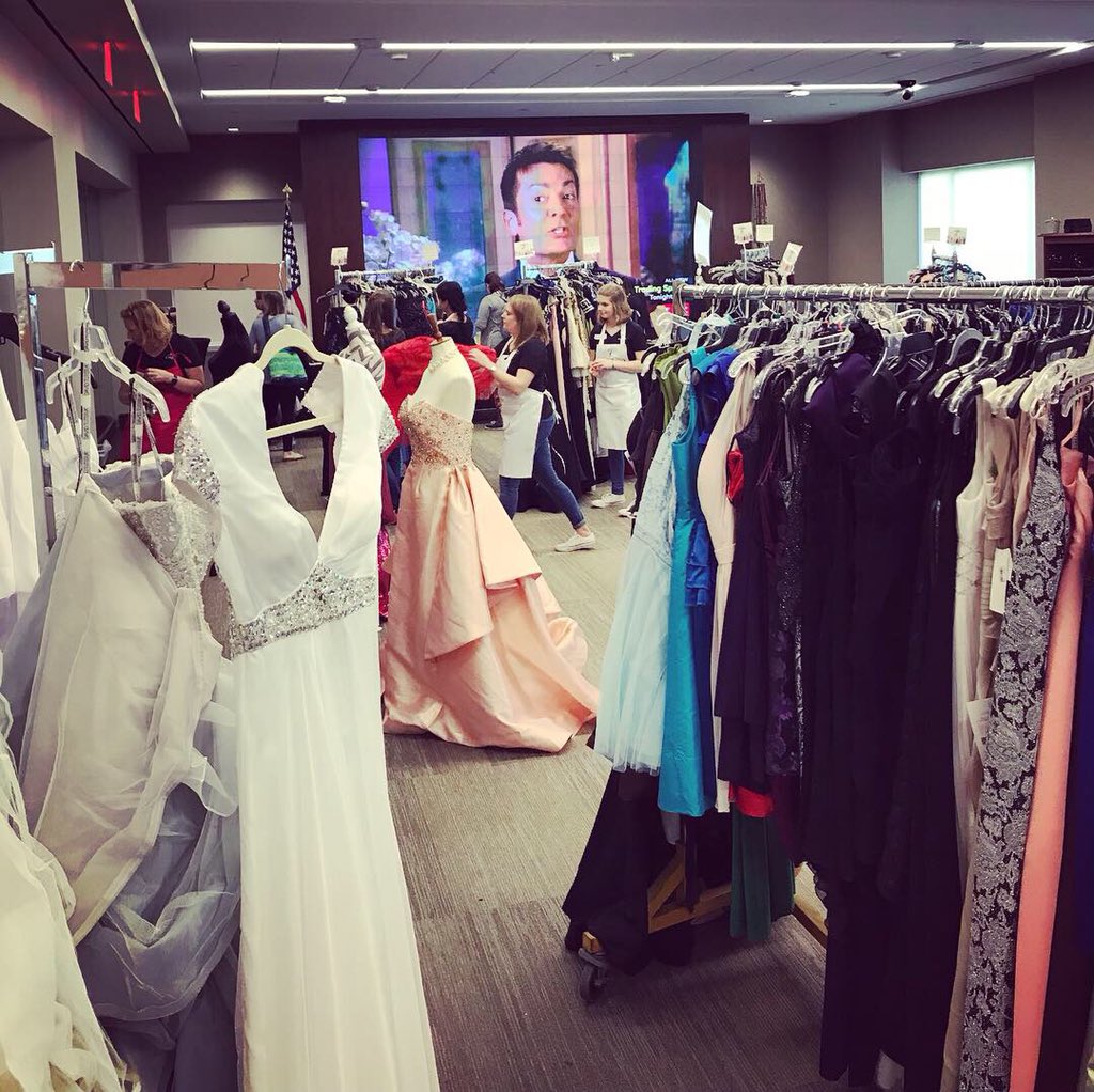 CSheehanPR's tweet photo. So grateful to spend another amazing day volunteering with @ODYD2017 “deploying America’s patriotism one dress at a time” to military members and their families. This year the dress I donated was “deployed” to a wounded warrior U.S. Navy veteran! 🙌🏼 🇺🇸💙💃🏻❤️ https://t.co/9mMTO8ykFH