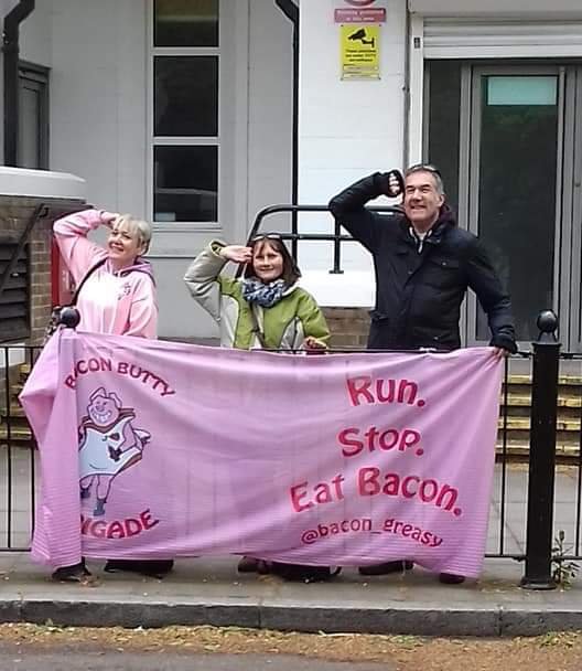 The worst running club on earth, just doing our thing again 🐽#LondonMaratho2019