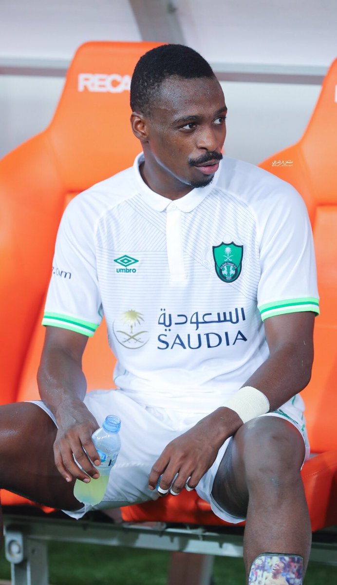 معتز هوساوي مدافع #الأهلي ينضم لتدريبات فريقه بعد غياب طويل 💚💚