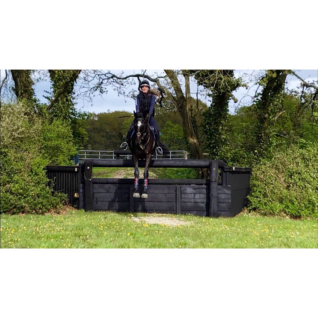 MandzP1992's tweet photo. Sometimes you’ve just got to get your brave pants on and push yourself way out of your comfort zone. #GrowthMindset #BritishEventing #Equine #Equestrian #Novice #CrossCountry #Horseriding https://t.co/WwXoWJkson