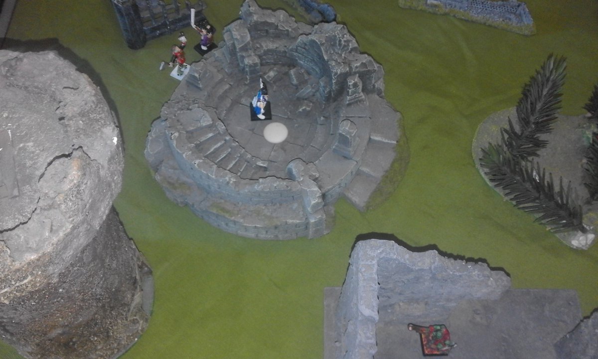 oraculosurparla's tweet photo. ¡A por la piedra bruja! Cazadores de brujas vs enanos del caos en mordheim. Victoria de los enanos. #warhammer #tableboard https://t.co/RQ76BqjMgr