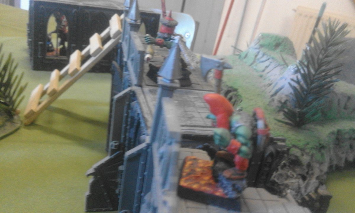 oraculosurparla's tweet photo. ¡A por la piedra bruja! Cazadores de brujas vs enanos del caos en mordheim. Victoria de los enanos. #warhammer #tableboard https://t.co/RQ76BqjMgr